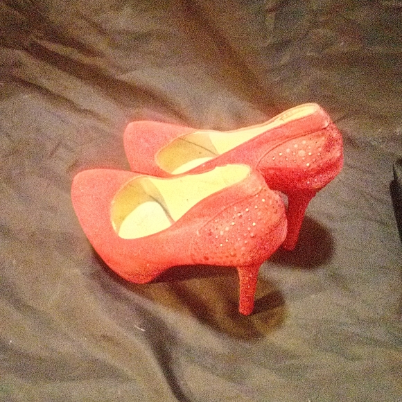 Heels - Picture 2 of 2